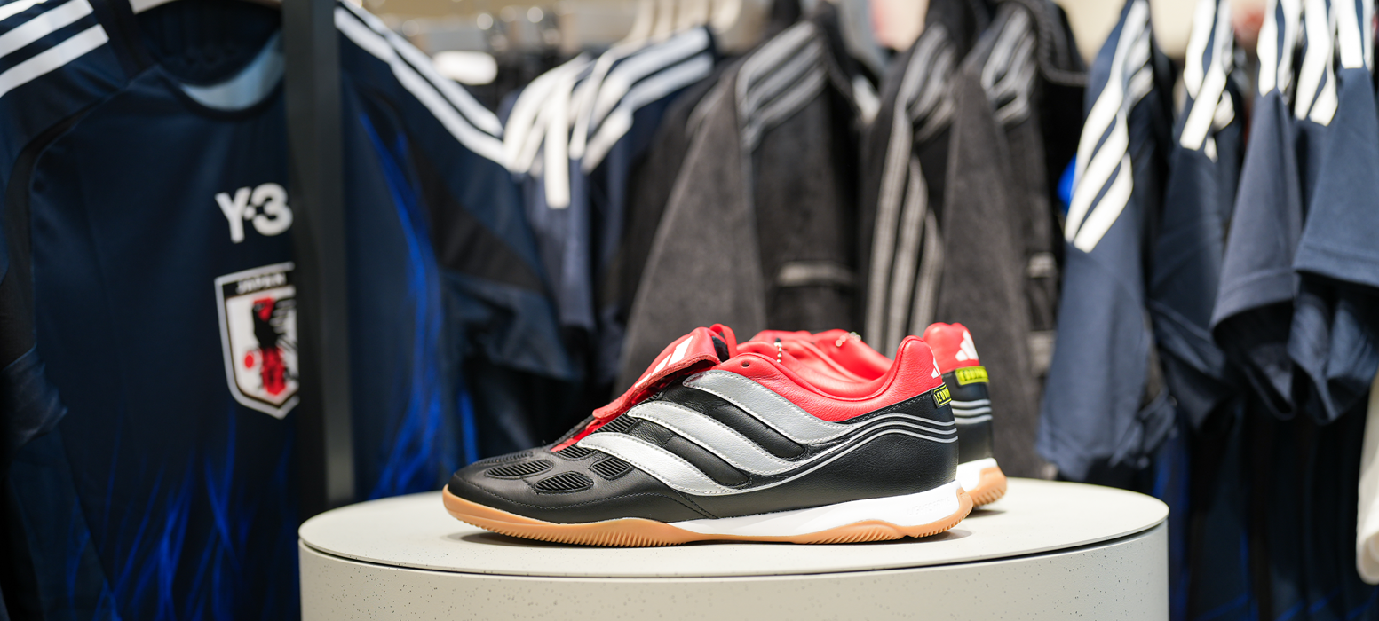 Adidas futballcipő kiállítva