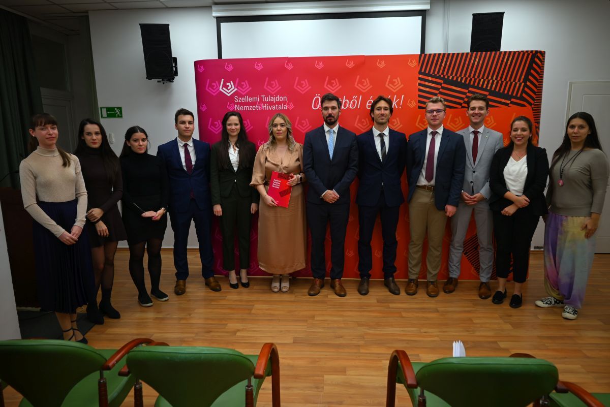 Ujvári díjátadó csoportkép