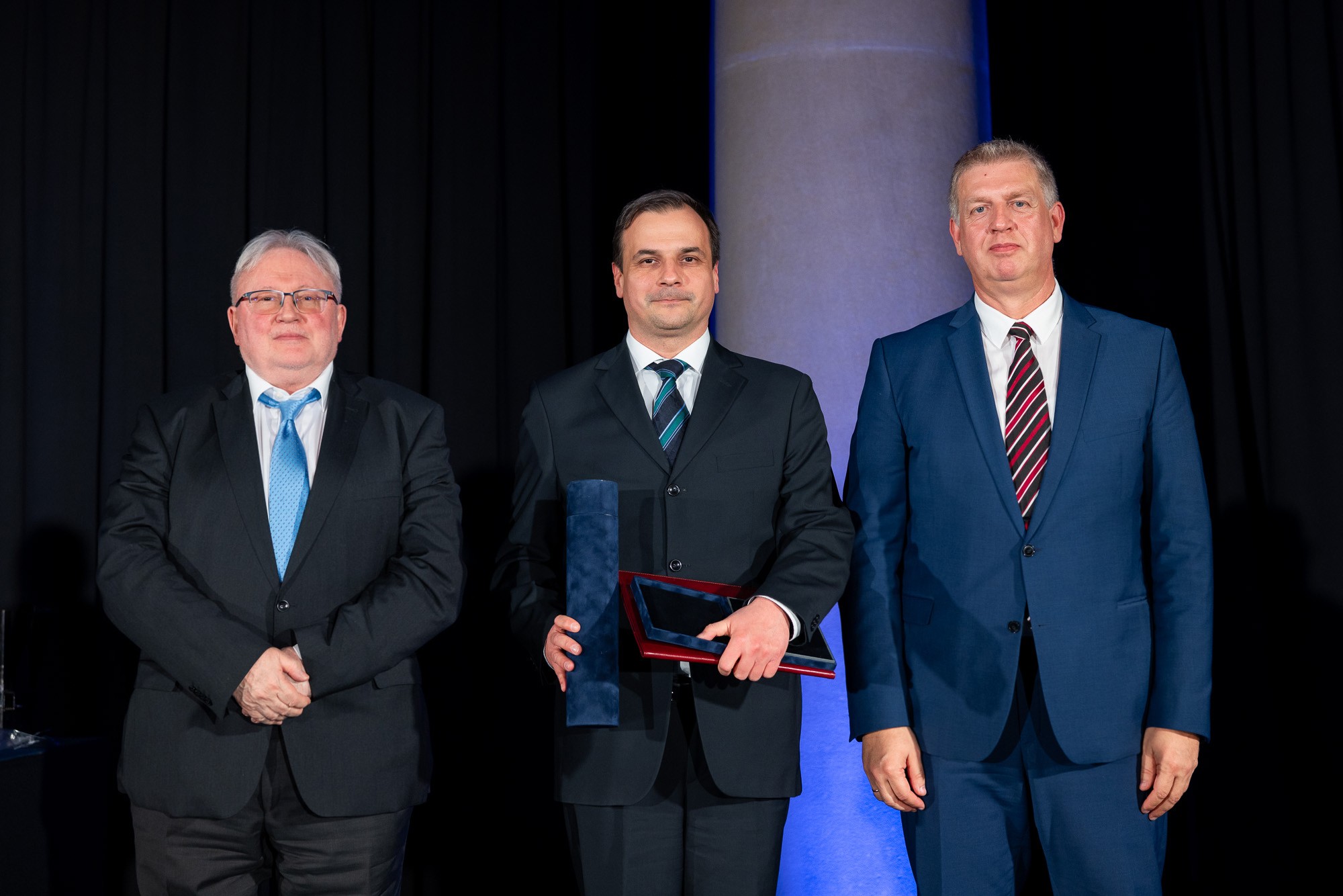 prof. dr. Krausz Ferenc, a díjat távollétében Dombi Péter vette át