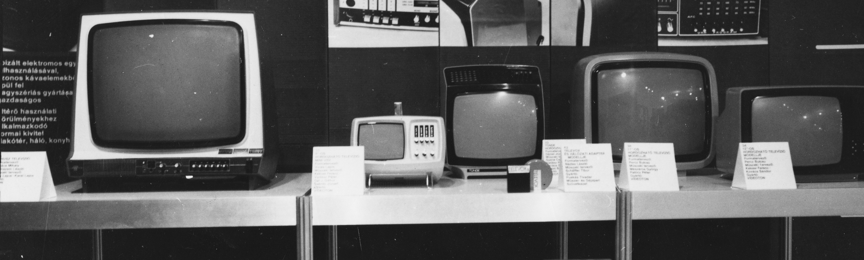 Régi televíziók Régi televíziók a polcon