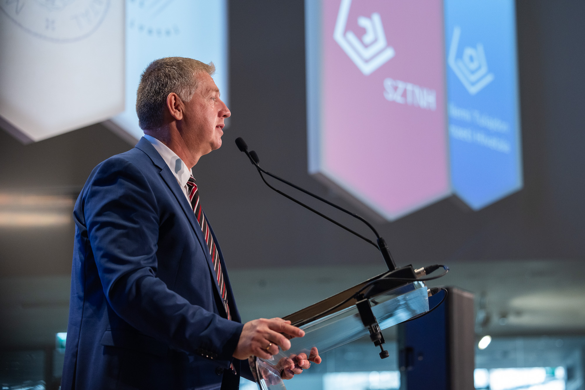 Farkas Szabolcs az SZTNH elnöke megnyitja a konferenciát